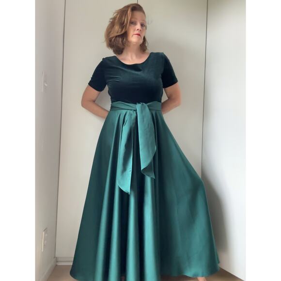 Vintage 90s Emerald Green Formal Gown Size 10 Princess Ball gown Holidays - Picture 4 of 9